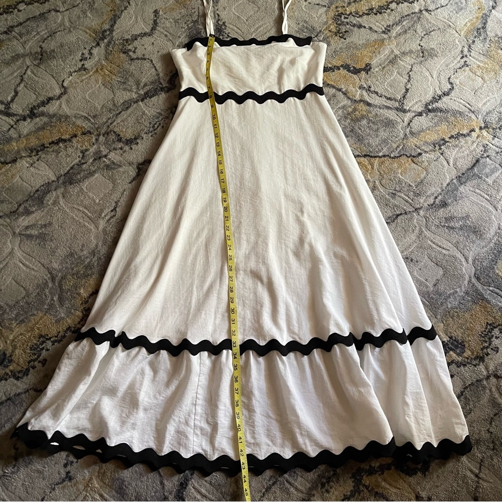 Elegant White and Black Midi Dress - Picture 3 of 5